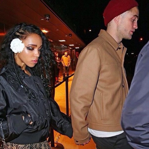 100% wool as seen on Robert Pattinson - Picture 1 of 11